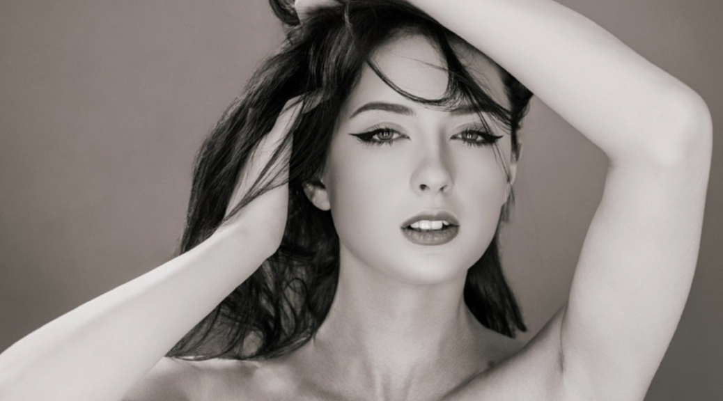Art Model Carmilla